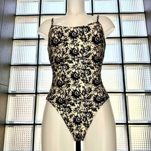 Andie Swim NWT XS The Amalfi One Piece printed Cream Navy Faherty Collaboration